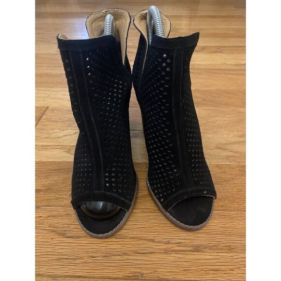 Lucky Brand women's Perforated Black Suede 3.5" Block Heel Peep Toe Booties 7M - Picture 1 of 9